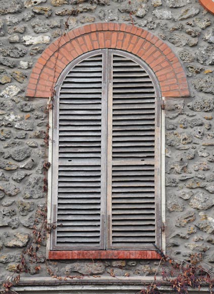 Two pairs of wooden shutters -1