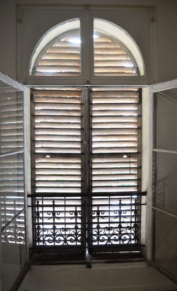 Two pairs of wooden shutters -7