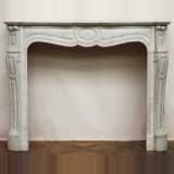 Cheminée Pompadour blanche - Réf.1265&nbsp;Largeur&nbsp;134cm&nbsp;Hauteur&nbsp;105cm
