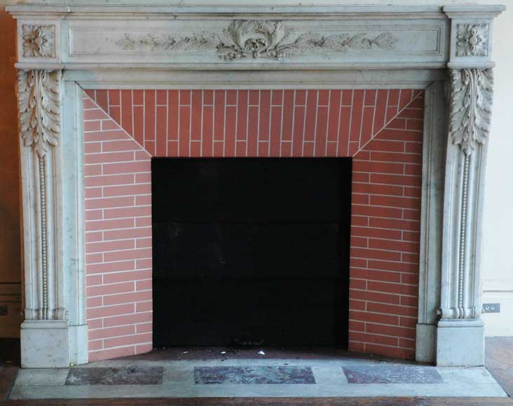 Louis_XVI_style_mantel_with_oak_leaves_.jpg