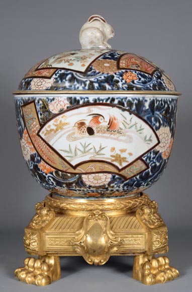 Imari porcelain covered pot on a Napoleon III gilt bronze mount, 19th century-1