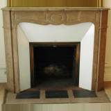 Cheminée Pompadour en marbre Lunel - Réf.1284&nbsp;Largeur&nbsp;128cm&nbsp;Hauteur&nbsp;105cm