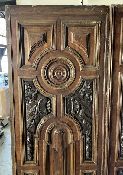 Exterior double door of sculpted oak-1