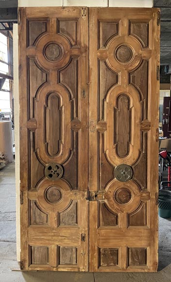 Exterior double door of sculpted oak-6