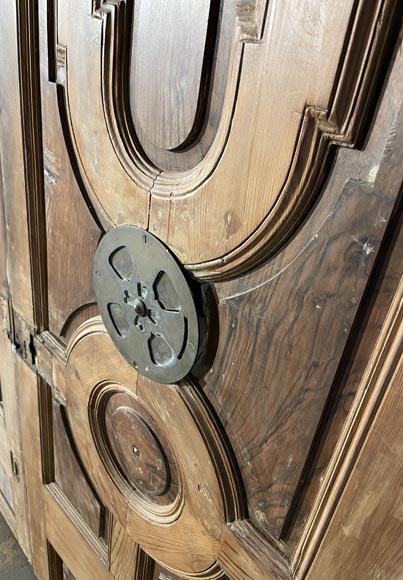 Exterior double door of sculpted oak-8