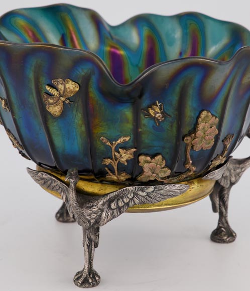 Maison GIROUX and Ferdinand DUVINAGE - Exceptional and rare cup with waders with iridescent glass and electroplated decor, circa 1870-1880-3
