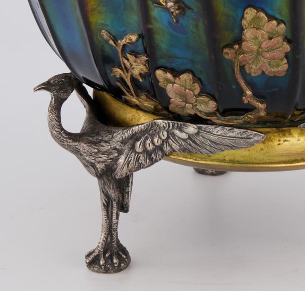 Maison GIROUX and Ferdinand DUVINAGE - Exceptional and rare cup with waders with iridescent glass and electroplated decor, circa 1870-1880-5