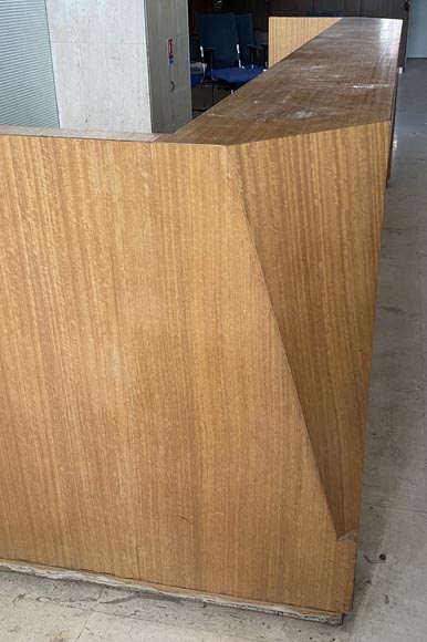 Important reception counter covering of veneer, second half of the 20th century-1