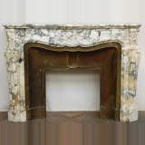 Cheminée de style Louis XV en marbre Serravezza - Réf.1294 Largeur 149cm Hauteur 108cm Cheminée de style Louis XV en marbre Serravezza - Réf.1294 Largeur 149cm Hauteur 108cm