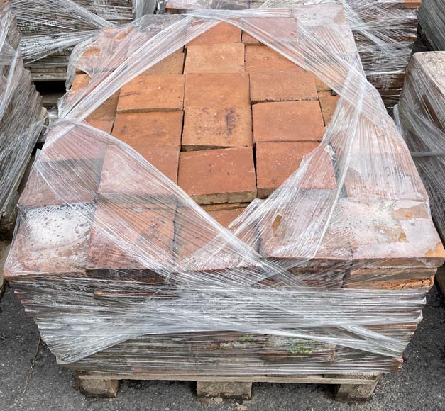Batch of around 12 m² of terracotta floor tiles in square shape-4