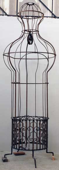 Wrought_iron_well_head.jpg