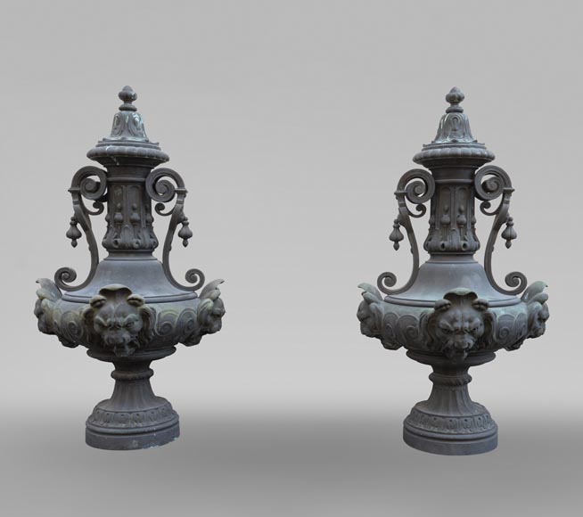 Pair of Renaissance style vases in patinated bronze from the Mouchy-le-Châtel castle,  second half of the 19th century-0
