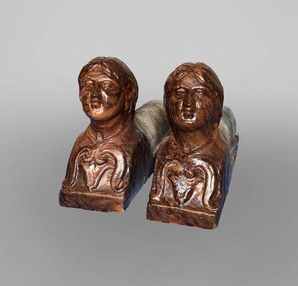 Surprising pair of varnished earth depicting a woman bust, North Italy, circa 1850-4