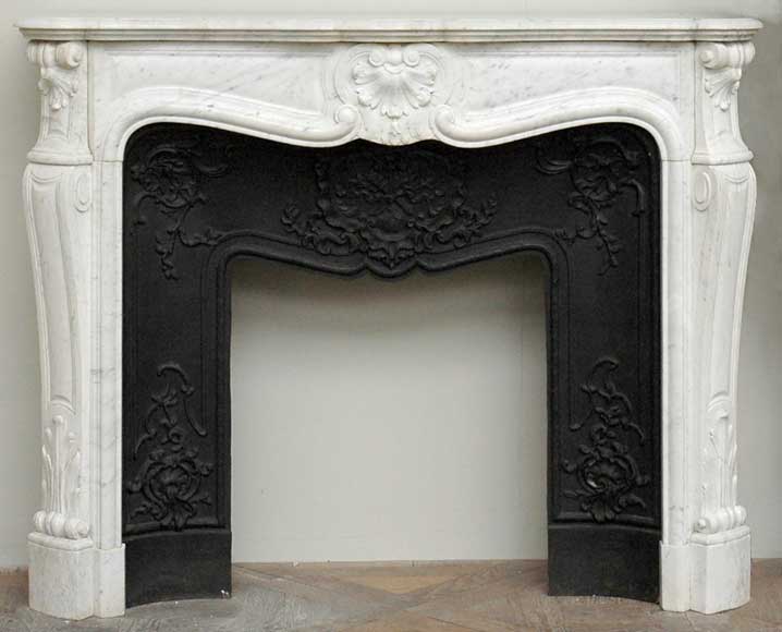 White_marble_mantel_in_the_Louis_XV_style.jpg