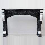 Cheminée noire et blanche des années 1830 - Réf.1321&nbsp;Largeur&nbsp;150cm&nbsp;Hauteur&nbsp;104cm