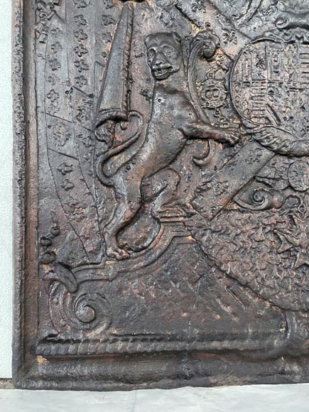 Cast iron fireback with coat of arms, 19th century-4