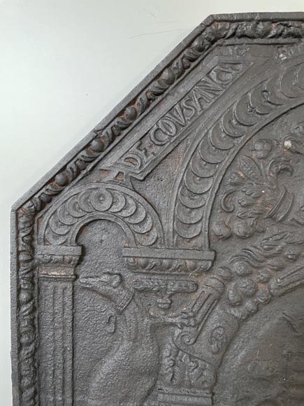 Fireback with erases armorials hold by greyhounds, 19th century-4