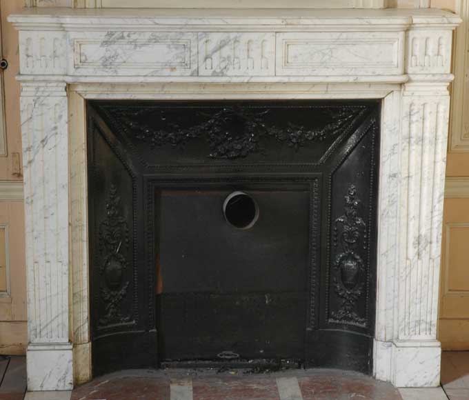 Louis_XVI_fireplace_surround_in_white_marble_.jpg