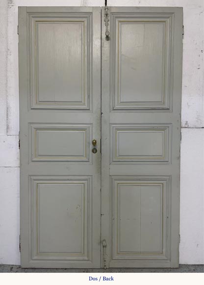 Double paneled door in wood-3