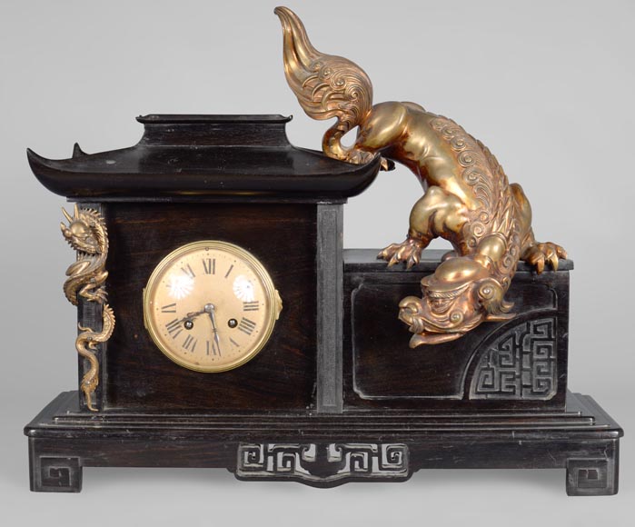  Gabriel VIARDOT (attributed to), Clock shaped as a pagoda with a Foo dog bronze, circa 1870-1880-0