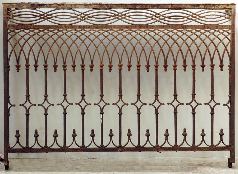 Early_19th_century_balcony_grille.jpg