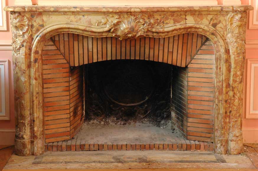 Louis_XV_period_mantel_piece_in_Breche_d_Alep_marble.jpg