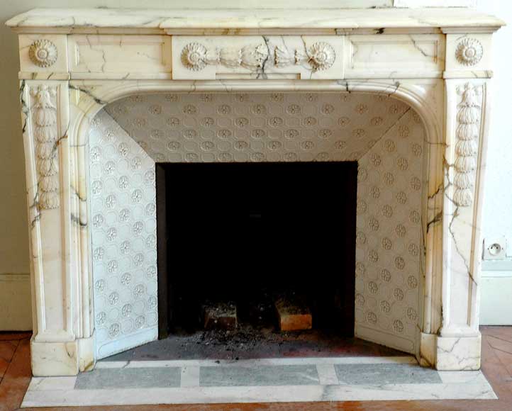 Louis_XVI_mantel_from_the_19th_century.jpg