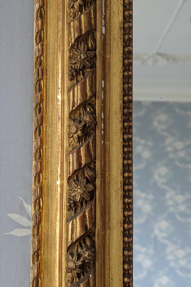 Napoleon III-style gilded trumeau with medallion-5