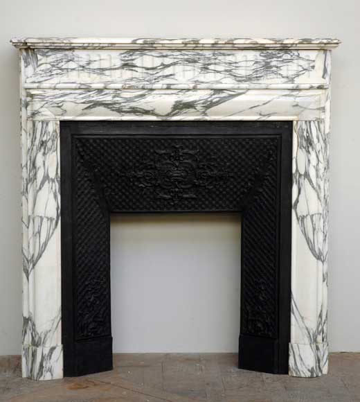 Louis_XIV_style_mantel_with_acroterion.jpg