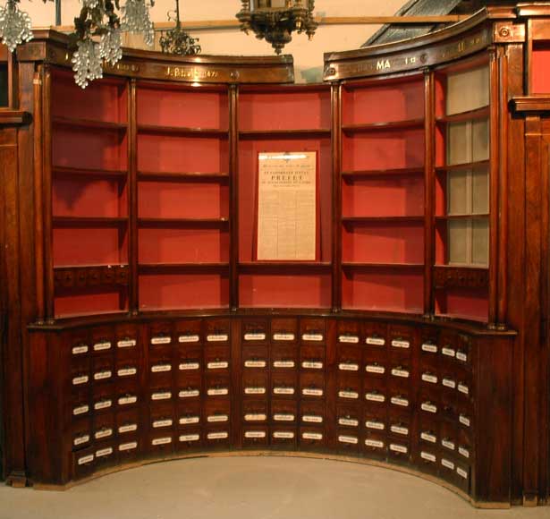 Herbalist_s_shop_woodwork_from_1825.jpg