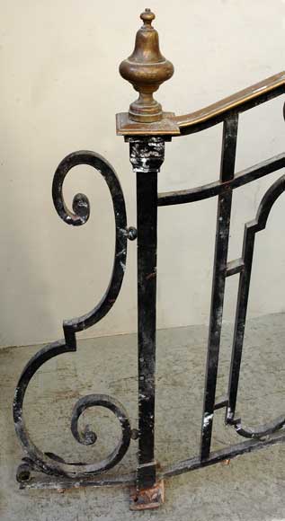 Cast iron banister with brass hand rail-10