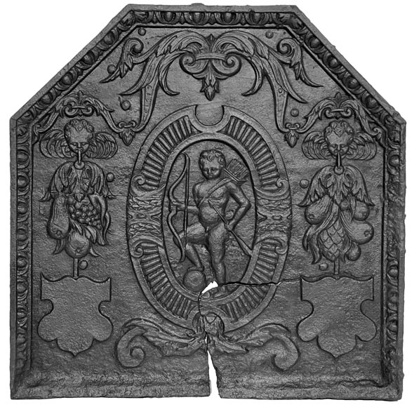 Louis XVI period fireplace plaque decorated with Cupid in a medallion Louis XVI period fireplace plaque decorated with Cupid in a medallion-0