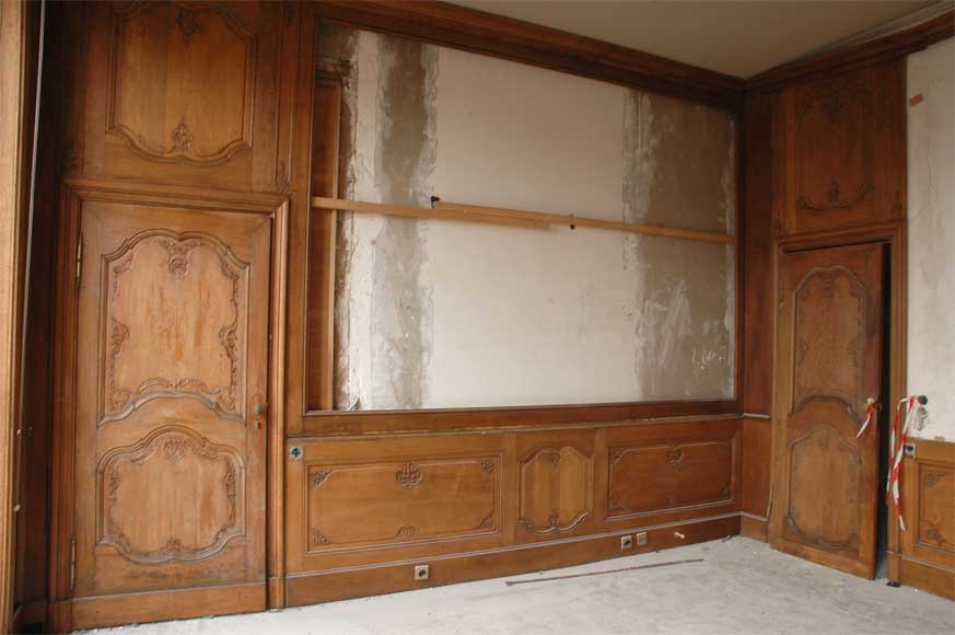 Oak paneled room from the beginning of the 20th century-0