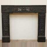 Mantel facade in sheet steel and zinc from the 19th century