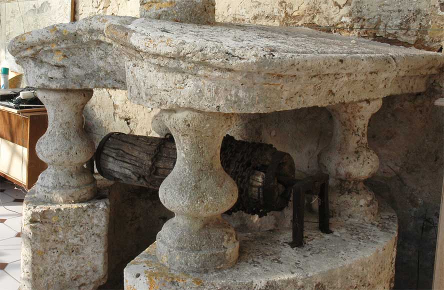 Antique stone well from the 18th century-2