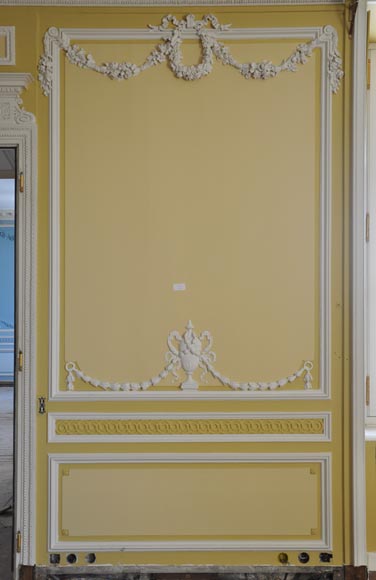 Very beautiful antique Louis XVI style paneled room coming from the Hotel de Crillon, Paris-5