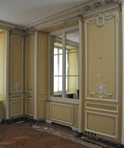 Very beautiful antique Louis XVI style paneled room coming from the Hotel de Crillon, Paris-18