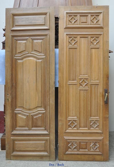 False pair of antique  carved oak doors from the 19th century-8