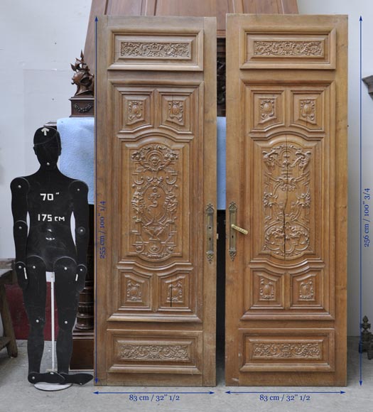 False pair of antique  carved oak doors from the 19th century-9