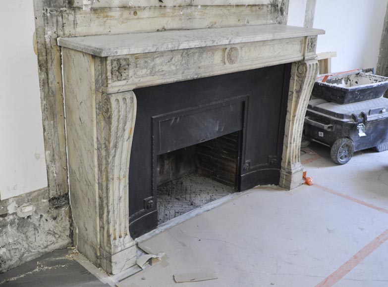 Antique Louis XVI period Fireplace in Carrara marble ornamented with flowers-2