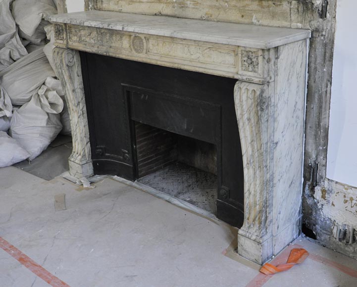 Antique Louis XVI period Fireplace in Carrara marble ornamented with flowers-6