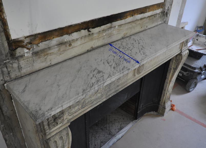 Antique Louis XVI period Fireplace in Carrara marble ornamented with flowers-9