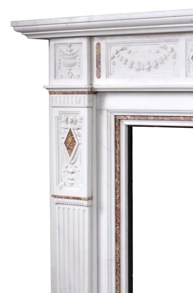 Very beautiful Victorian style antique fireplace in Carrara Statuary marble and Violet Brocatelle marble, from late 19th century, with flutings, garlands and diamonds.-5