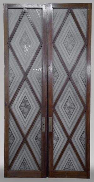 Beautiful antique large Art Deco style double door in wood and engraved glass with decor of diamonds-0