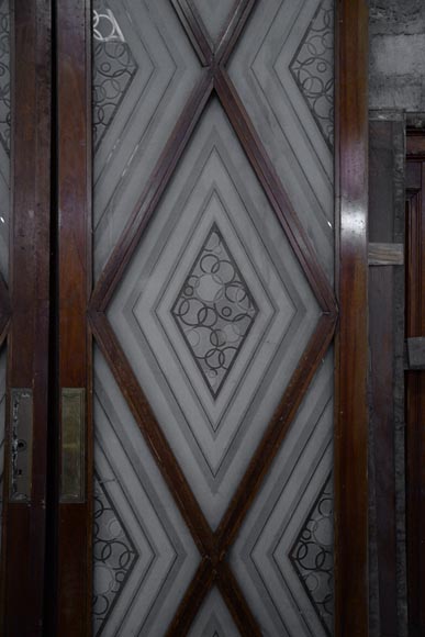 Beautiful antique large Art Deco style double door in wood and engraved glass with decor of diamonds-1