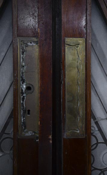 Beautiful antique large Art Deco style double door in wood and engraved glass with decor of diamonds-4