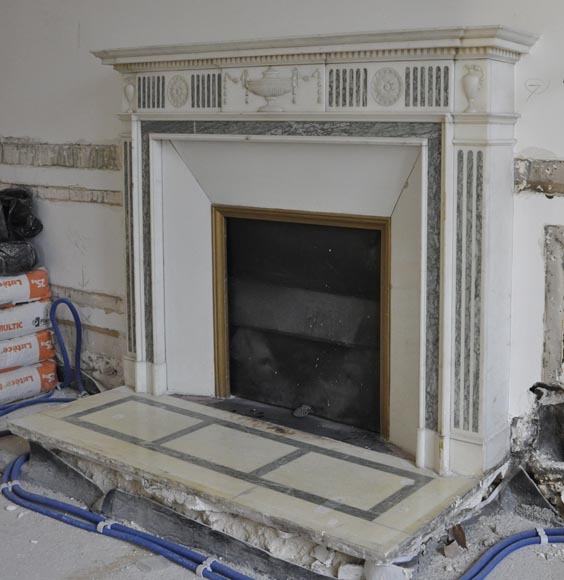 Beautiful Victorian style antique fireplace in Carrara Statuary marble and inlays of Vert d'Estours marble with vases and bowl-7