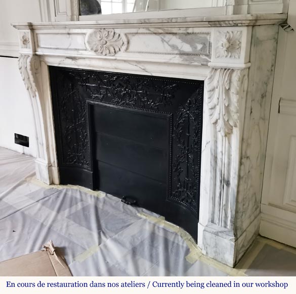Louis XVI style fireplace in Arabescato marble with acanthus decoration-5
