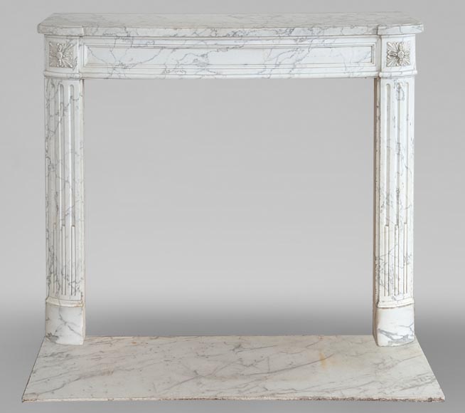 Louis XVI style mantel slightly curved in veined Carrara marble-0