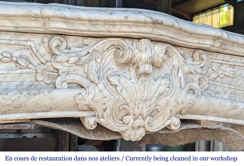 Exceptional Napoleon III period mantel in veined Carrara marble, adorned with a rich décor of palmettes and arabesques.-2